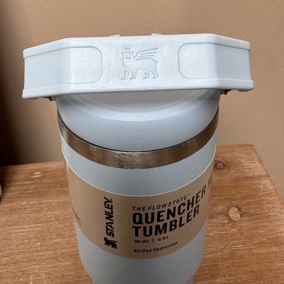 NEW Stanley Tumbler with Handle 30oz - Soft Blue - Picture 5 of 12